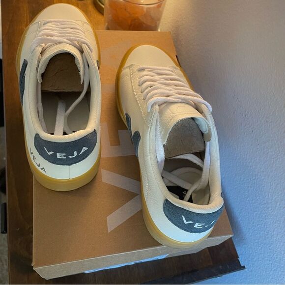 NWT Veja Campo sneakers US size 5 - Picture 6 of 6